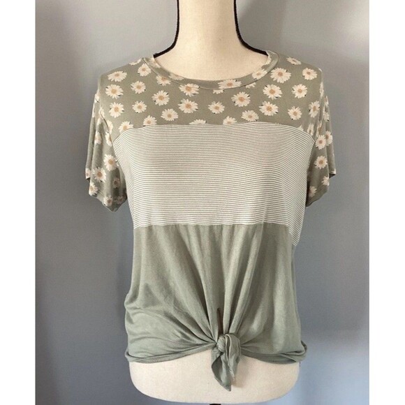 Belle Du Jour Tops - Belle Du Jour Women’s Green Mixed Pattern Short Sleeve Knotted Top Size Large
